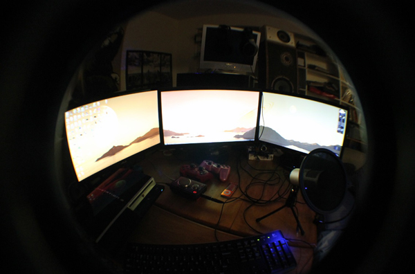 multi-monitor-gaming-setup-(26)