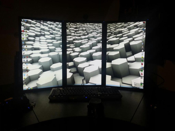 multi-monitor-gaming-setup-(41)